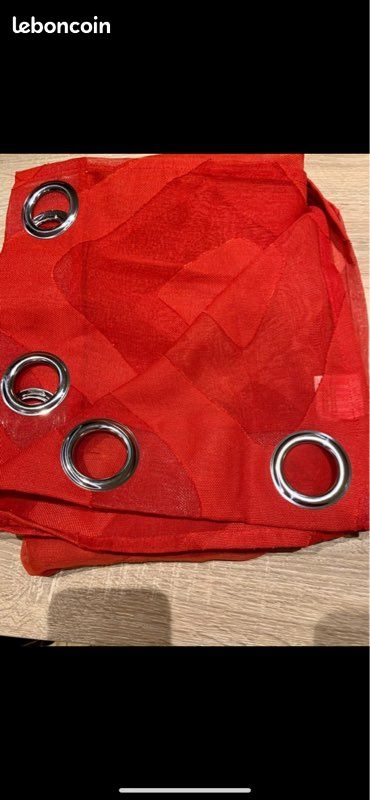 6 rideaux longs rouge en bon état (vendus par lot de 2) (image 1)
