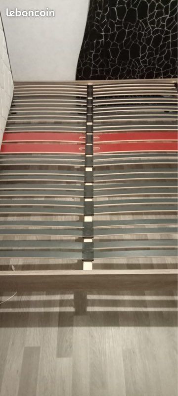 Lit (image 1)