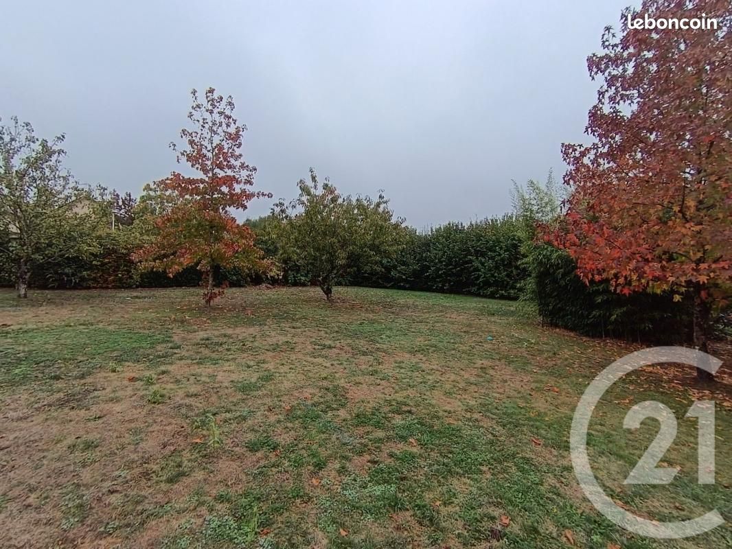 Terrain 600 m² · à Bonchamp-lès-Laval · 86 000 €