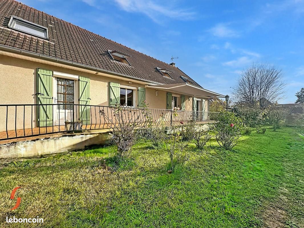 Maison 5 pièces 195 m² · à Saint-Victor · 195 m² · 189 900 €