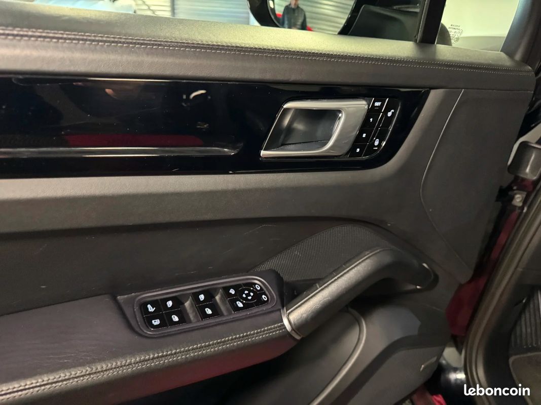 PORSCHE CAYENNE E-Hybrid 3.0 V6 462 ch Tiptronic BVA S / SUIVI PORSCHE (image 24)