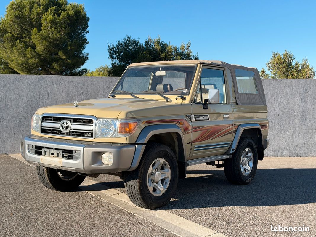 Toyota Land Cruiser GRJ71 bâché –essence V6 4.0L 228 ch BVM (image 1)