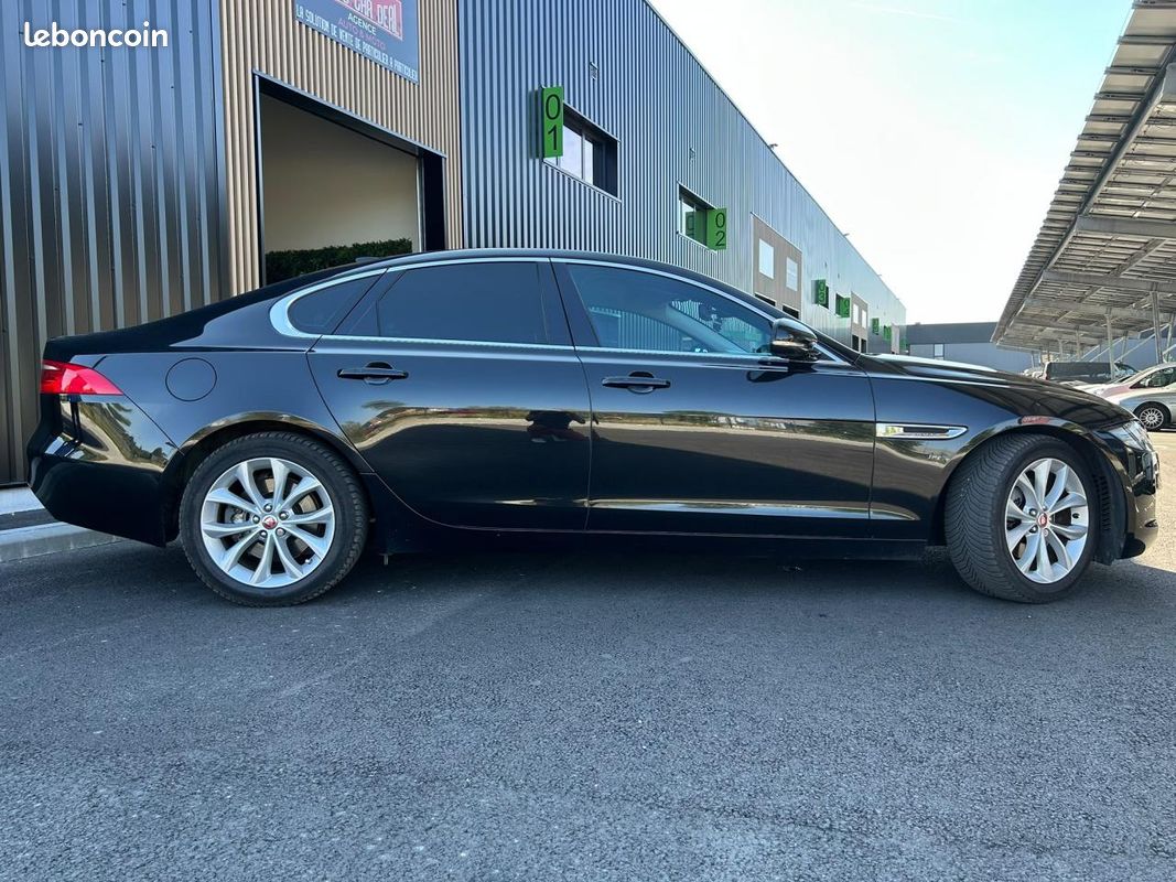 JAGUAR XF 2.0 D - 180 - BVA - Stop/Start 2015 BERLINE Prestige PHASE 1 GARANTIE 6 MOIS (image 9)