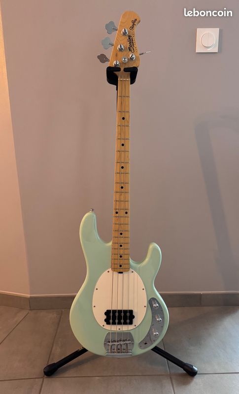 Basse Sterling Stingray - MUSICMAN - comme neuve (image 1)