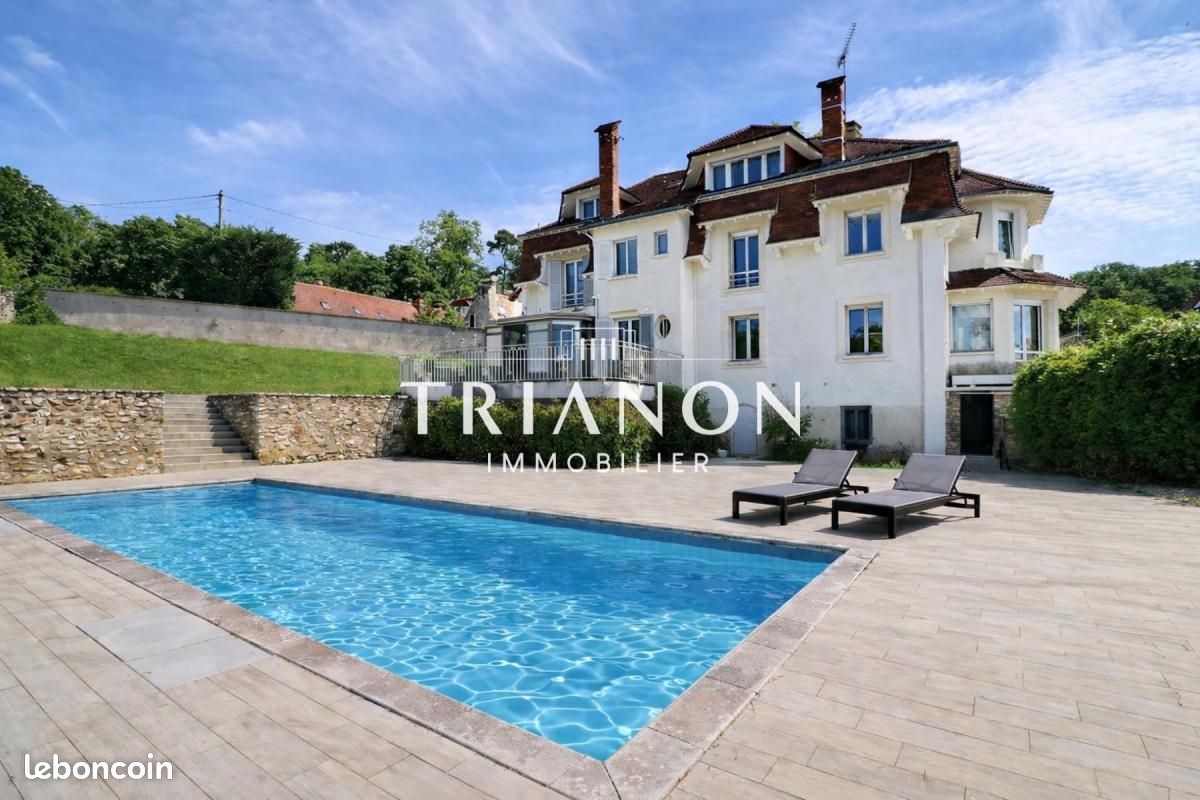 Maison 7 pièces 245 m² · à Montfort-l'Amaury · 245 m² · 700 000 €
