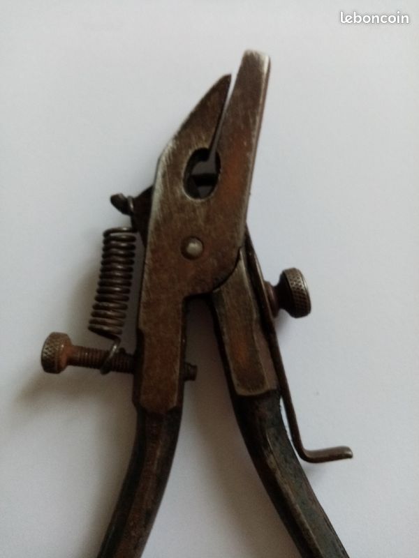 Pince multifonction ancienne (image 1)