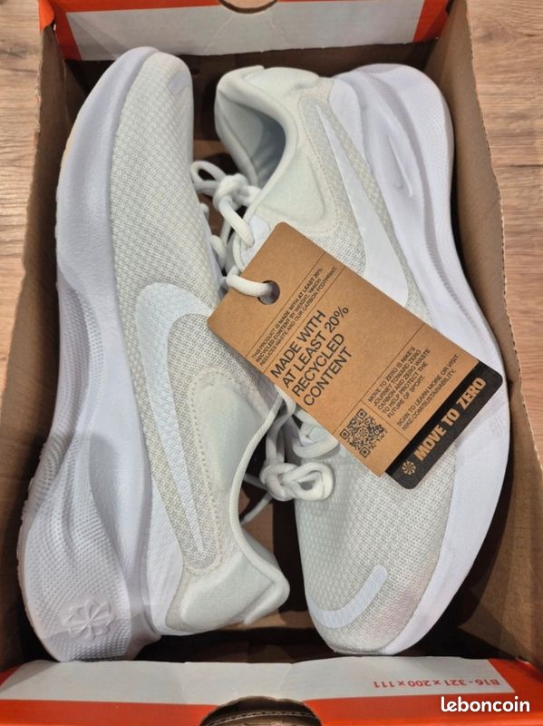 Nike REVOLUTION 7 neuve P42,5 (image 1)