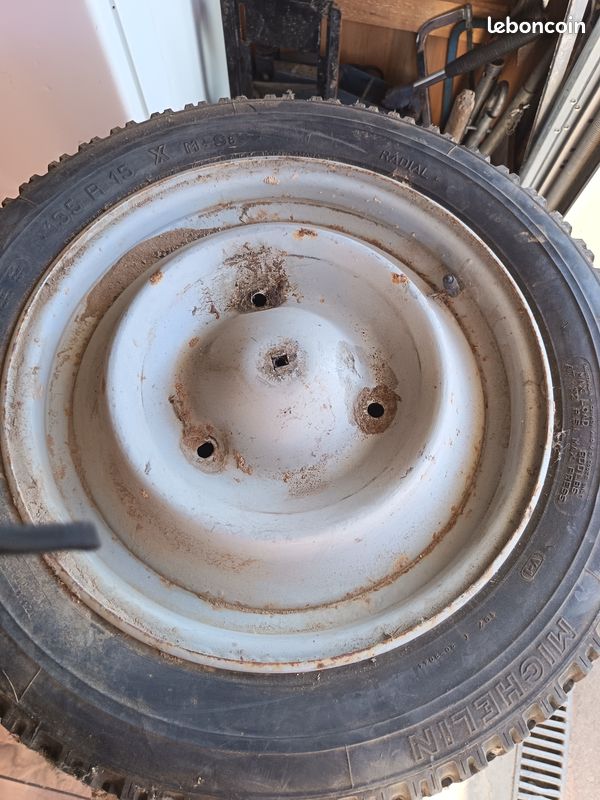 Vends 1 roue complète 2cv (image 1)
