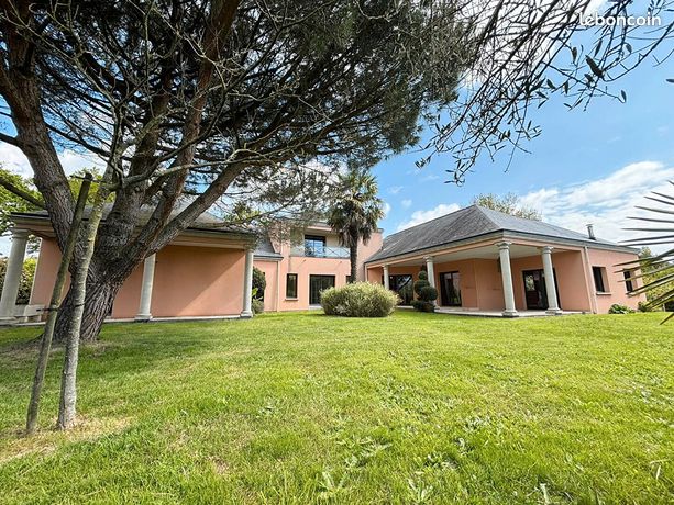 Maison 8 pièces 280 m²