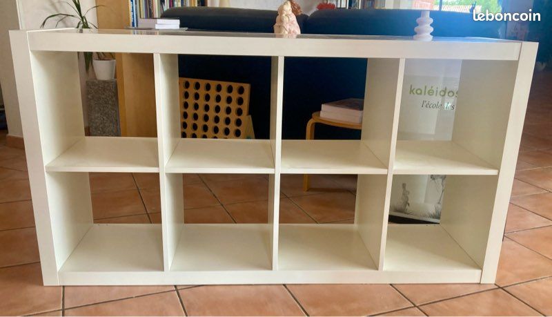 Étagère KALLAX IKEA avec 8 cases (image 1)