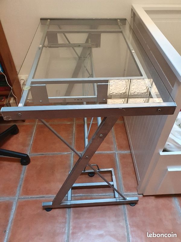 Bureau (image 2)
