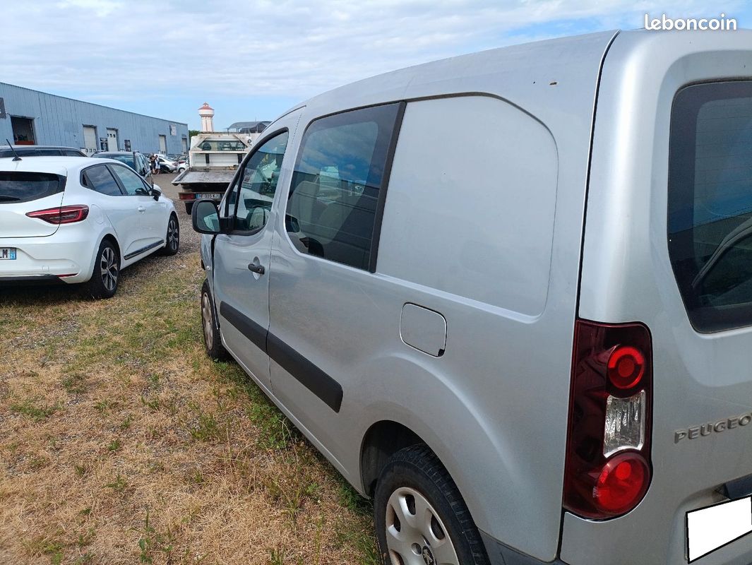 PEUGEOT PARTNER 2 PHASE 2 1.6 HDI - 8V TURBO 1560cm3 2015 (image 4)