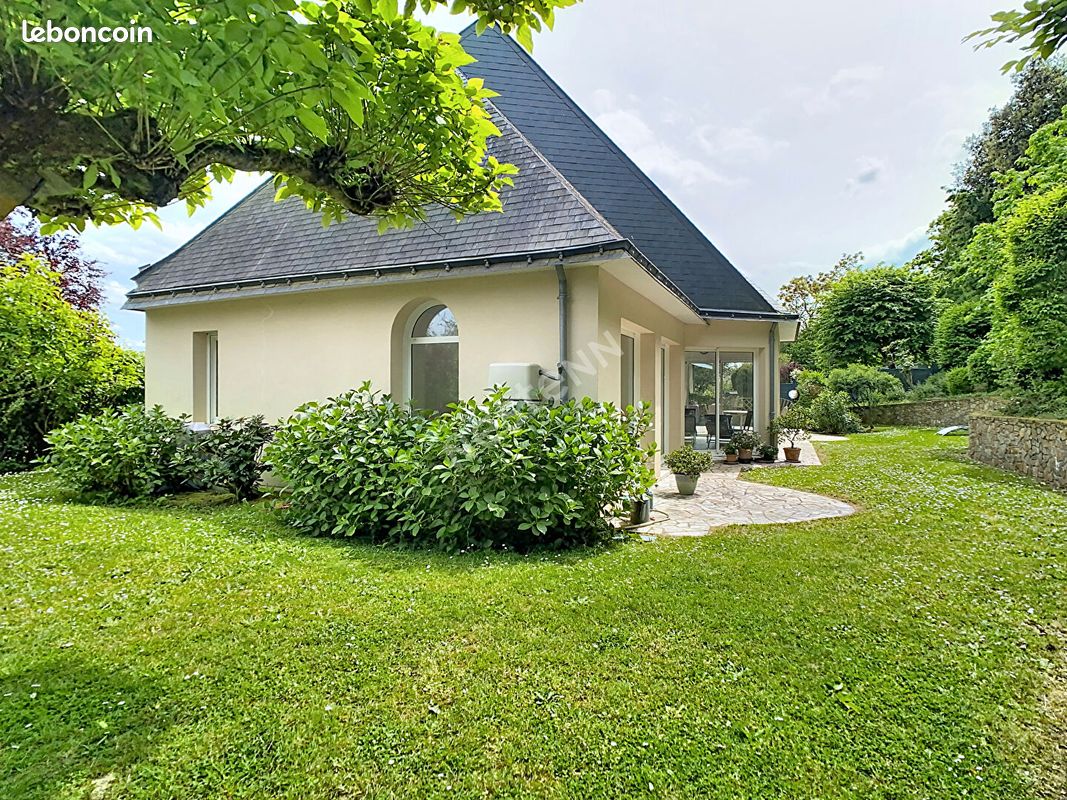 Maison 8 pièces 243 m² · à Avrillé · 243 m² · 749 000 €