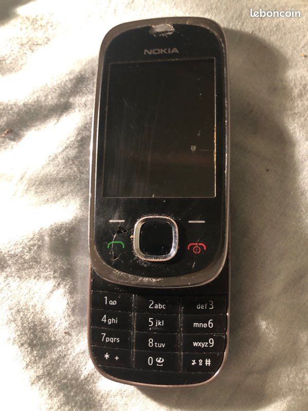 Vend petit Smartphonne à Clapet de Marque Nokia. Modèle 7230 Type:RIM 604 (image 9)