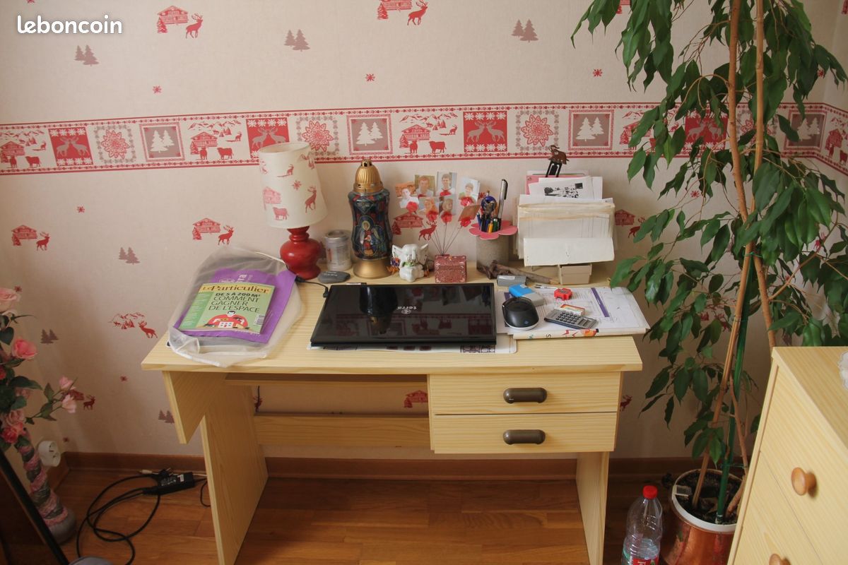 Petit bureau mélaminé (image 1)