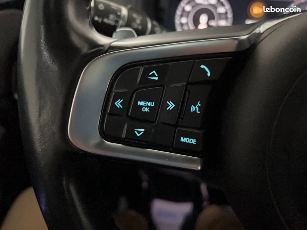 JAGUAR F-Pace 2.0 D - 180 ch AWD BVA8 Chequered Flag (image 18)
