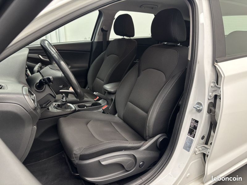 Hyundai I30 1.6 crdi 110 ch Edition 1 / Caméra / GPS / Radar / Climatisation Auto / Ecran / (image 20)