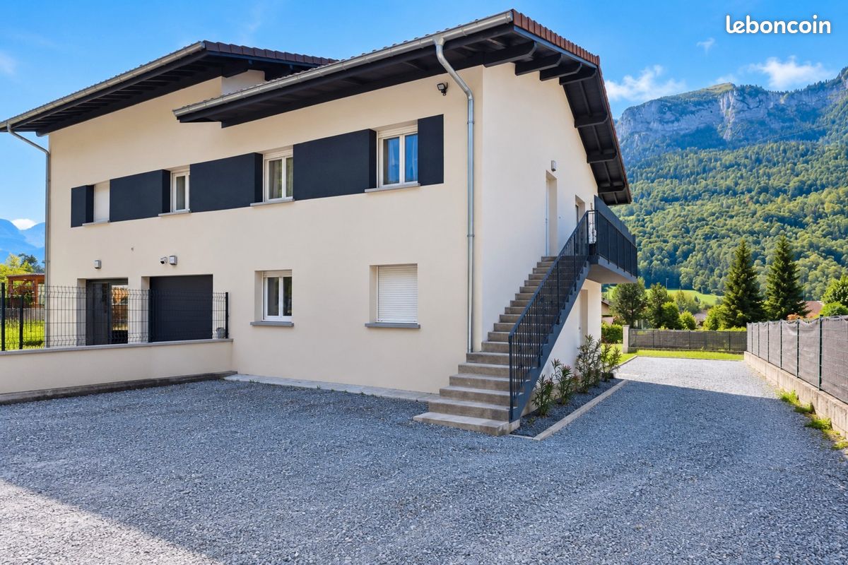 Immeuble 11 pièces 285 m² · à Magland · 285 m² · 595 000 €