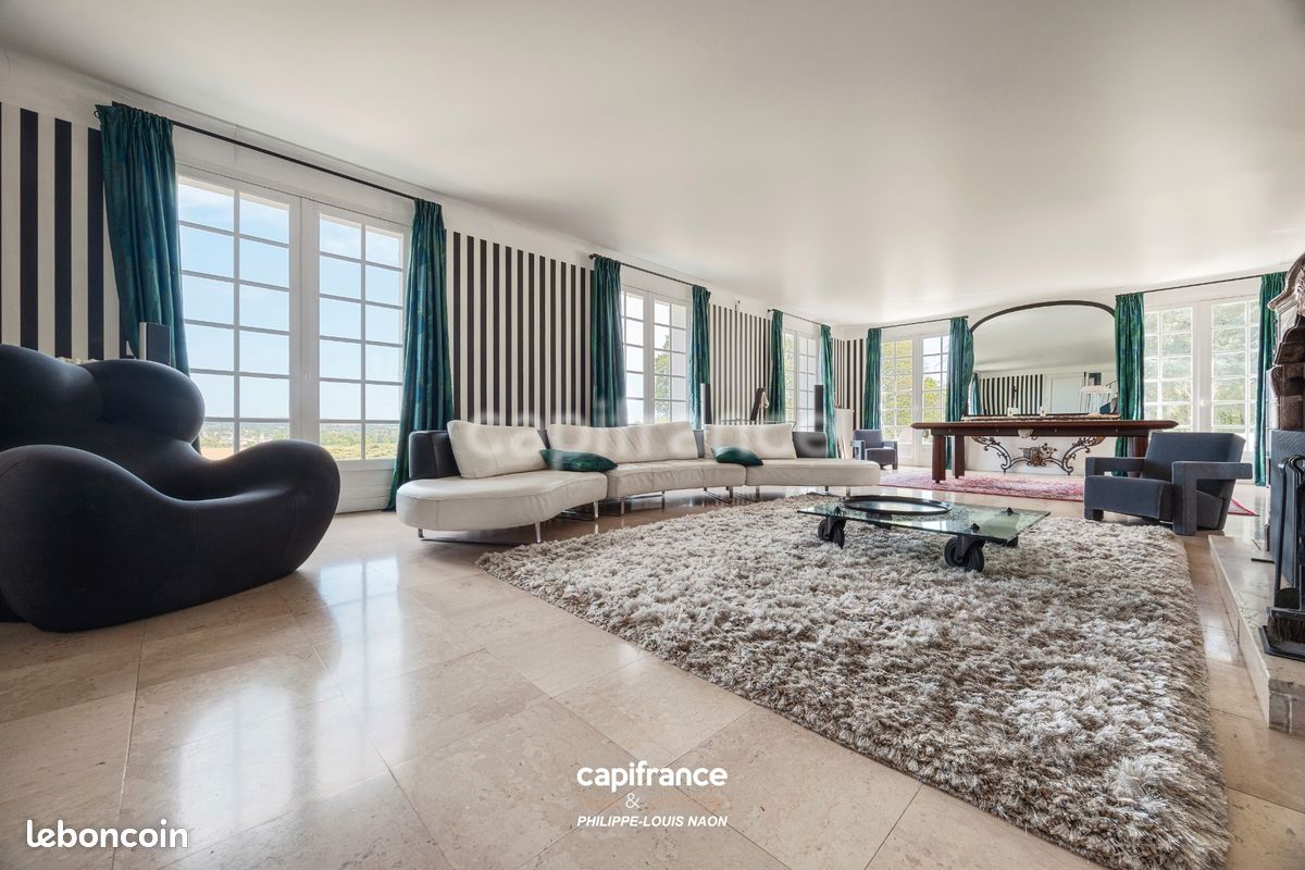 Maison 12 pièces 443 m² · au Mans · 443 m² · 699 900 €
