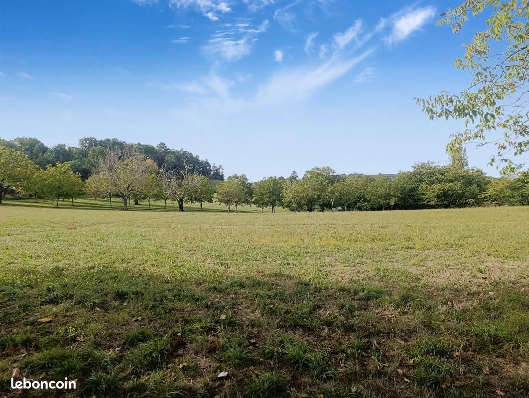 Terrain 1800 m² · à Marcillac-Saint-Quentin · 33 000 €
