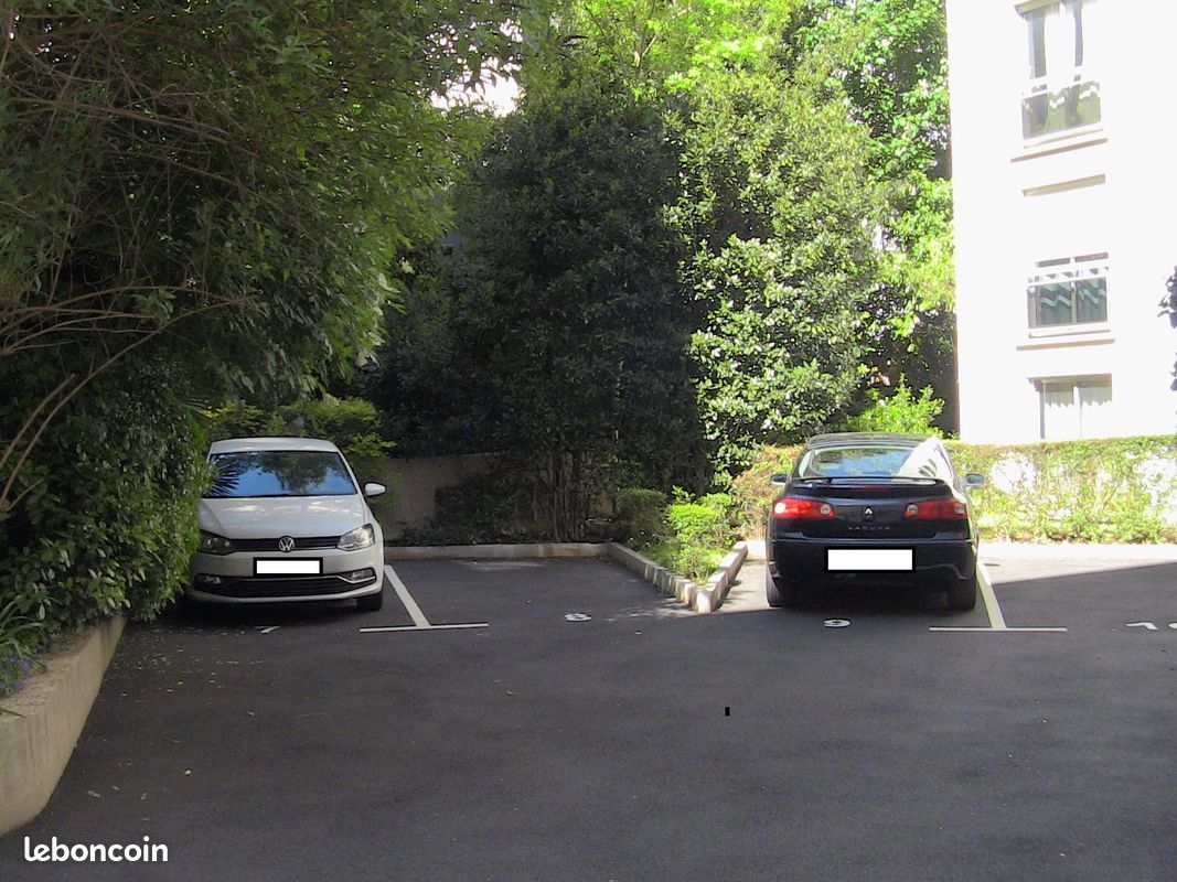 Parking rue Antoine Petit (image 2)