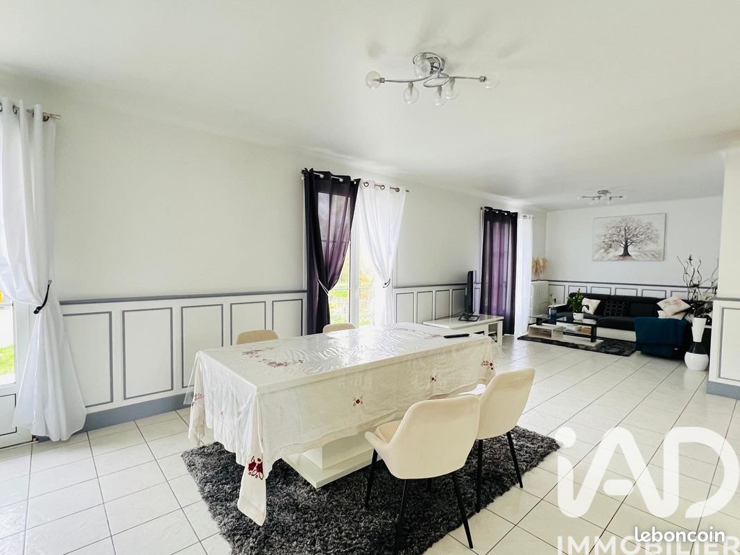 Maison 9 pièces 250 m² · à Pont-Saint-Martin · 250 m² · 450 000 €