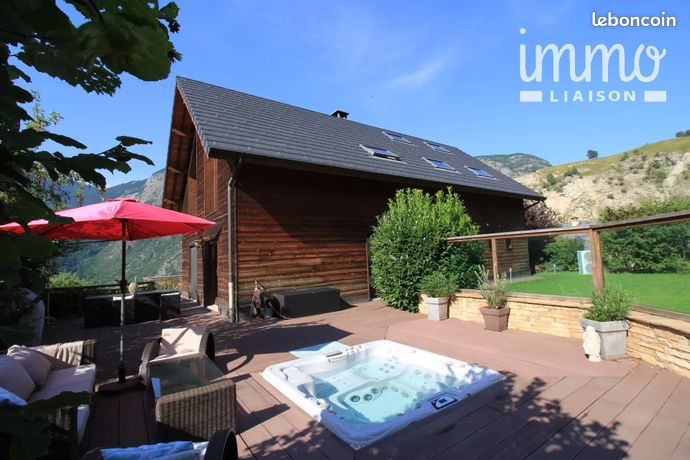 Villa 12 pièces 223 m²