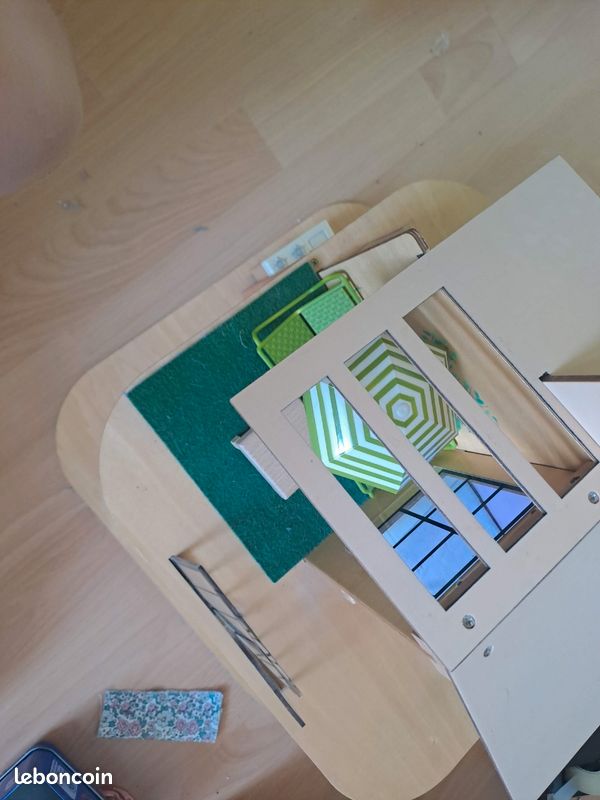 Maison colour house de djeco
À partir de 4 ans
Parfait état 
Vendue avec les accessoires présents sur la photo
Collection Mon petit home (image 3)