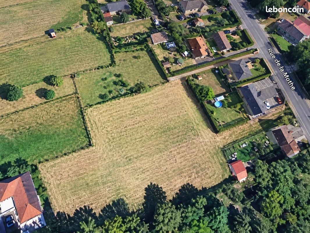 Terrain 1213 m² · à Breuil-le-Vert · 260 000 €
