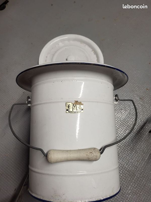 Grand pot couvert émaillé blanc (image 1)