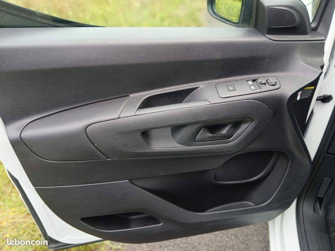 11.250ht Citroën berlingo BlueHDi 100ch Driver (image 12)
