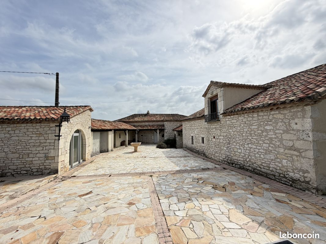 Maison 9 pièces 241 m² · à Masquières · 241 m² · 449 900 €