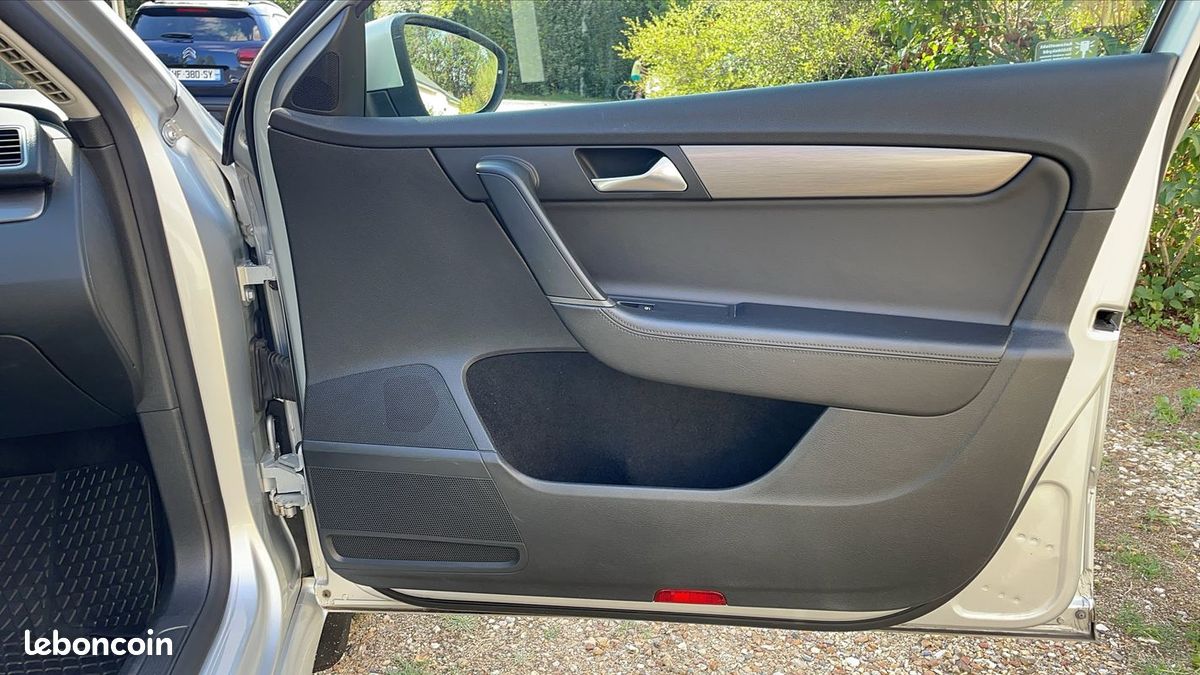 Volkswagen Passat SW VII 2.0 TDI 170 4Motion DSG6 R Line (image 24)