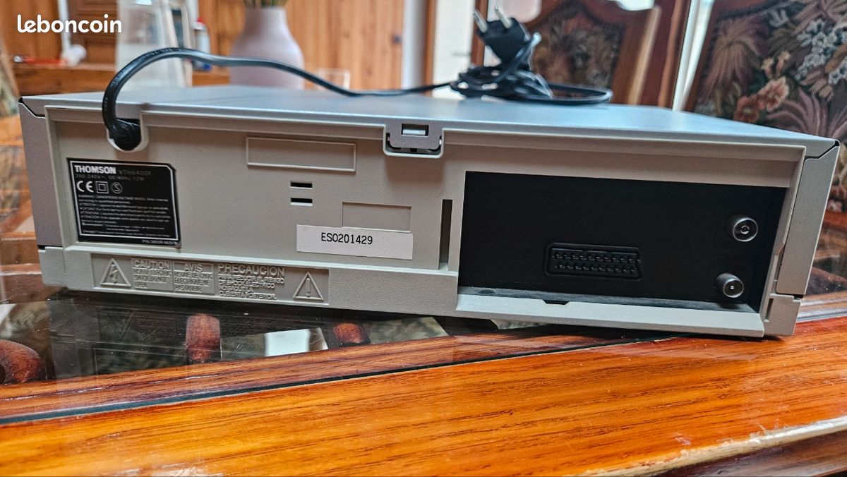 Magnétoscope Thomson VTH6400F – 6 Têtes – NICAM HiFi – VHS NTSC – Fabriqué En France