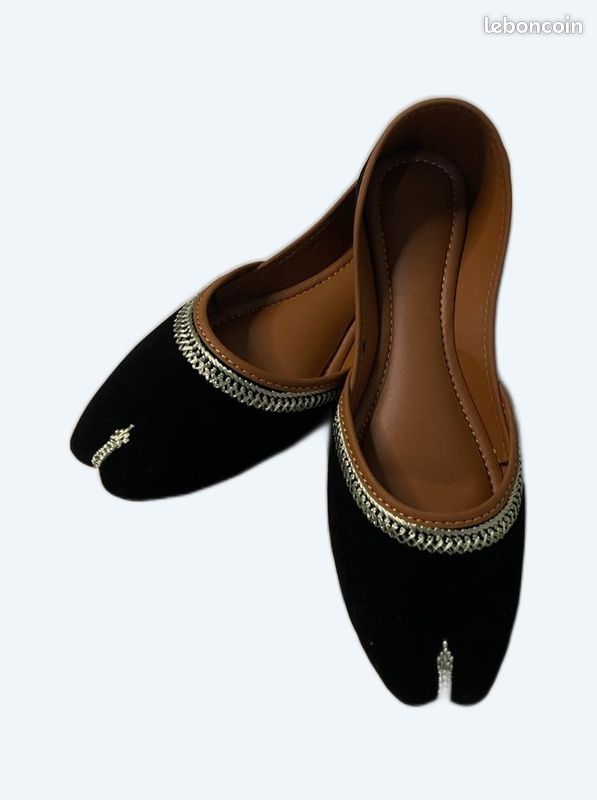 Shoes (image 1)