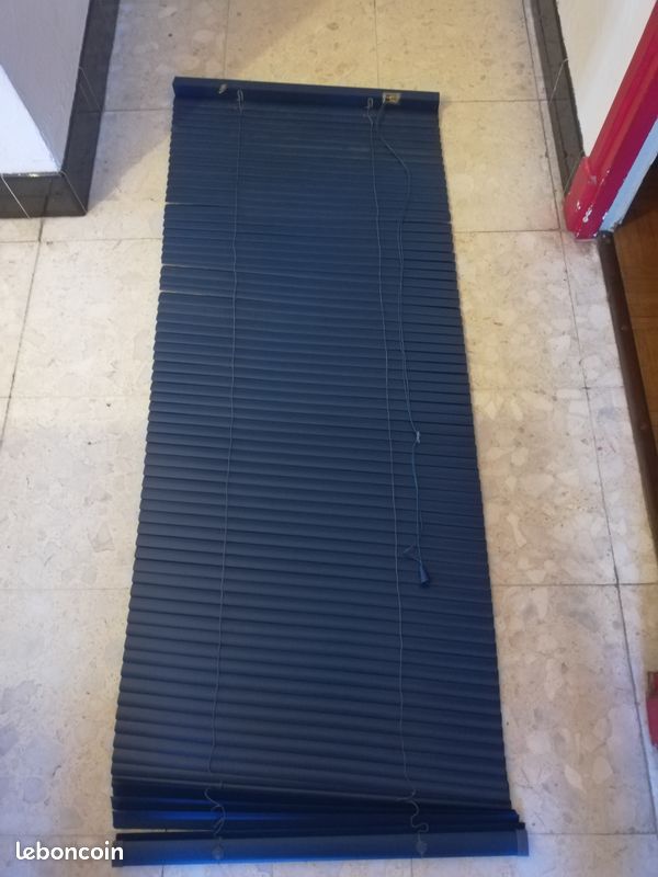 Store (image 1)
