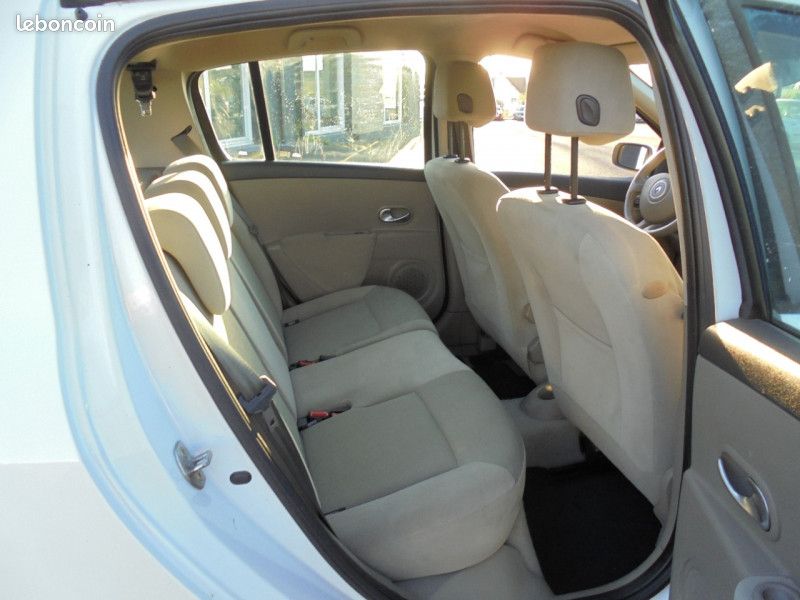 Renault CLIO III 1.5 DCI 85CH EXPRESSION 5P (image 5)