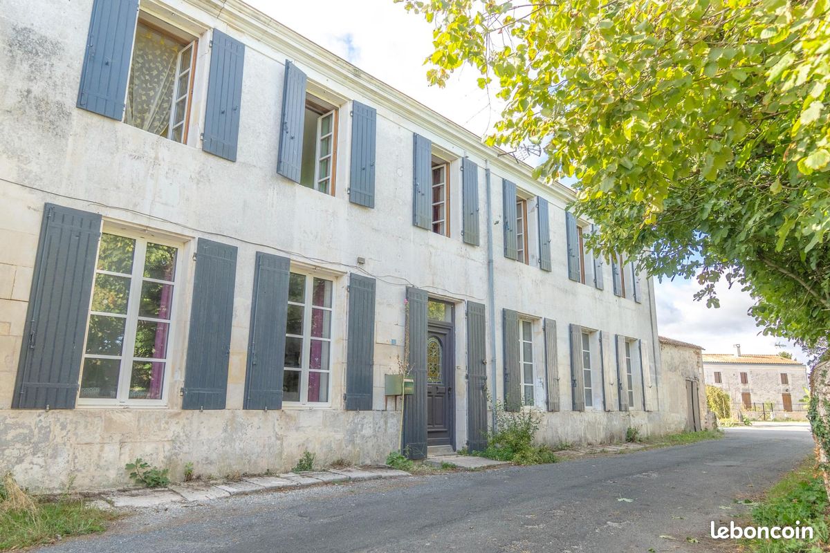 Maison 8 pièces 270 m² · à Pont-l'Abbe-d'Arnoult · 270 m² · 259 500 €
