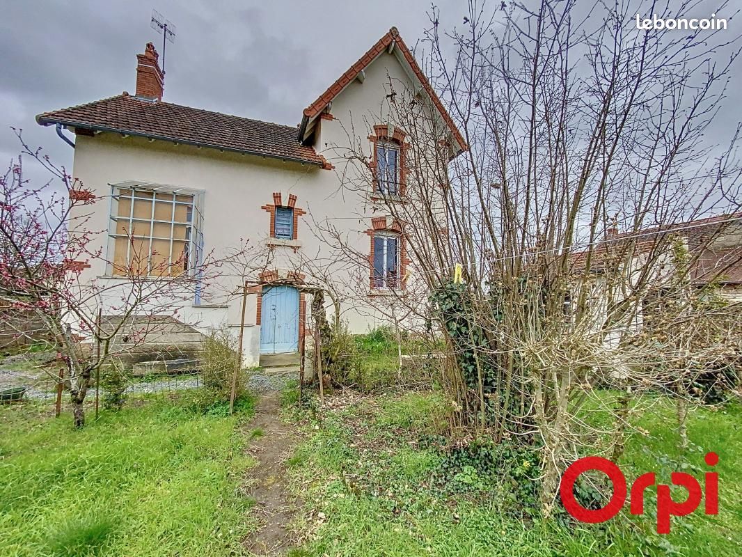 Maison 5 pièces 93 m² · à Saint-Amand-Montrond · 93 m² · 99 000 €
