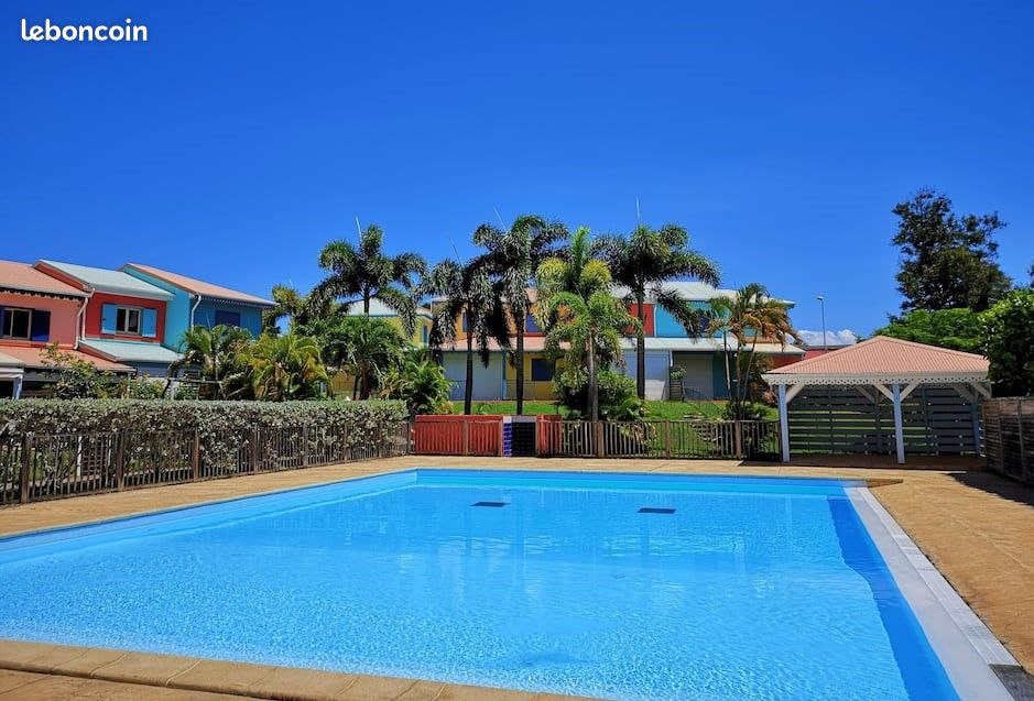 Vacances Idéales: Gosier F2&F3 (2 apparts en duplex avec jardin et piscine dans résidence sécurisée) avec citernes pour palier aux coupures d'eau (image 2)