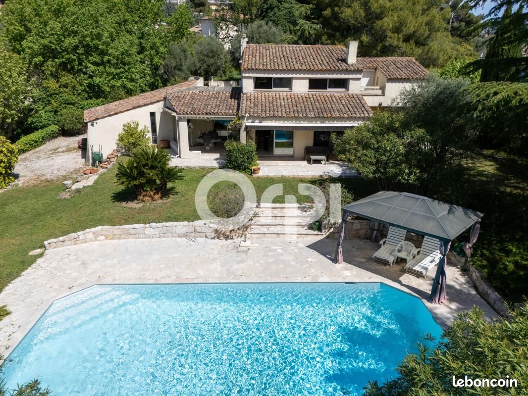 Maison 7 pièces 220 m² · à Grasse · 220 m² · 900 000 €
