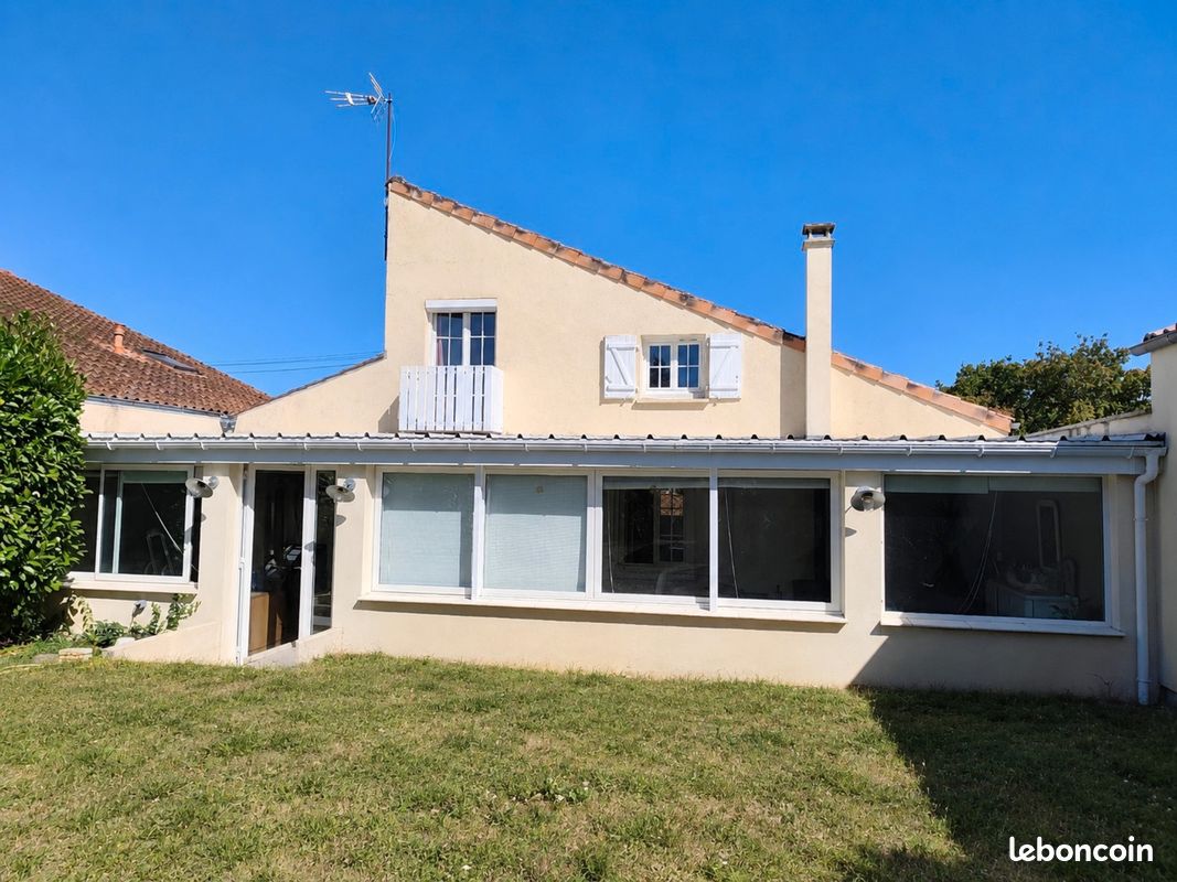 Maison 5 pièces 153 m² · à L'Isle-d'Espagnac · 153 m² · 220 000 €