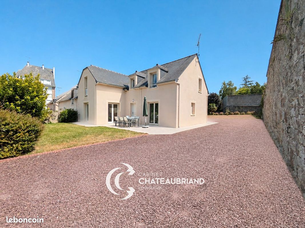 Maison 6 pièces 147 m² · à Dol-de-Bretagne · 147 m² · 464 994 €