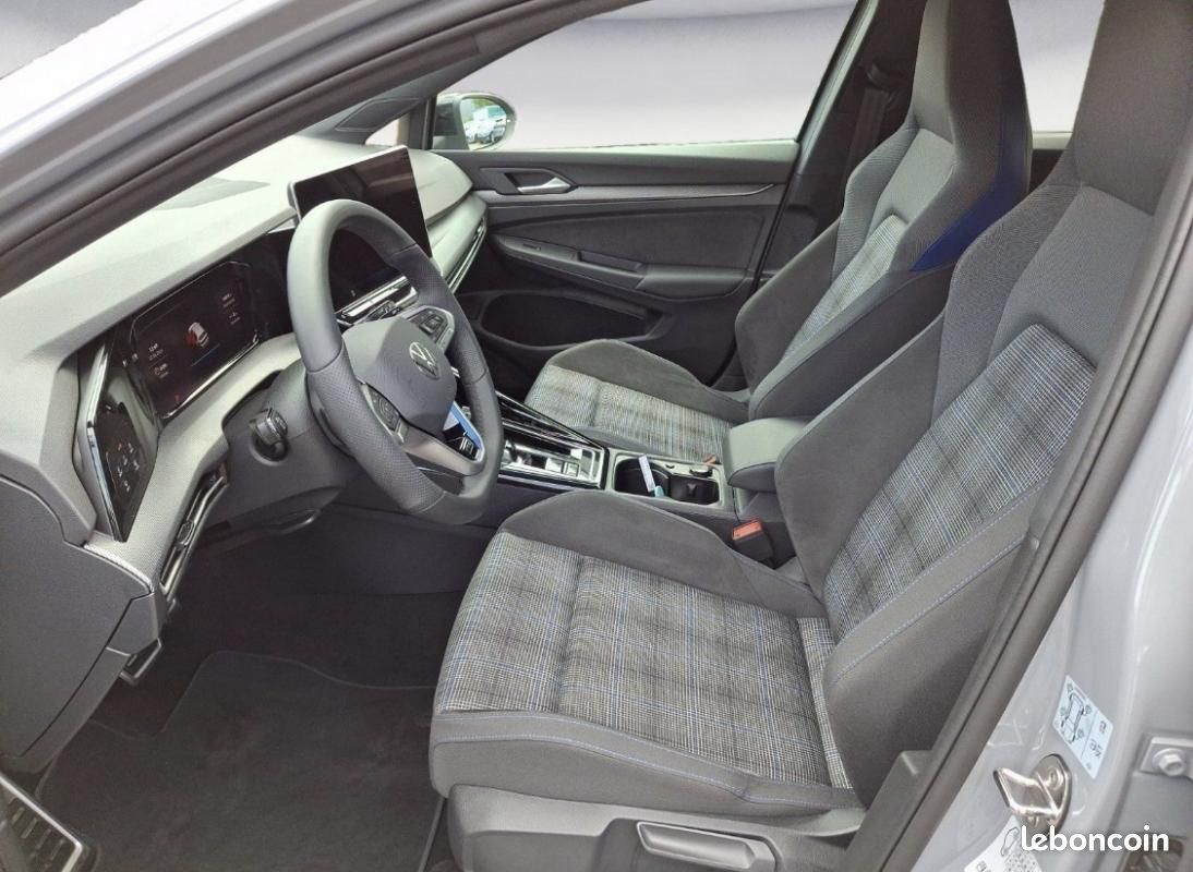 Volkswagen Golf GTE 272 BLACK STYLE (20KW) HYBRIDE RECHARGEABLE / CAMÉRA 360° AFF TETE HAUTE REGU... (image 8)