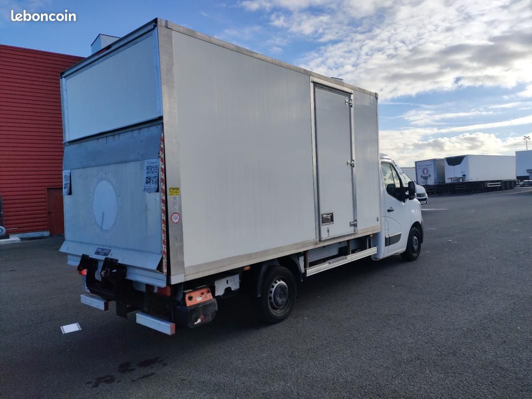 Renault Master CHASSIS CABINE 20M3 145 CV FOURGON HAYON 3.5T (image 5)