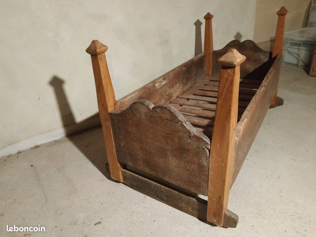 Lit bébé bois chêne Vintage de Vox 60x120 par Petite Amélie
