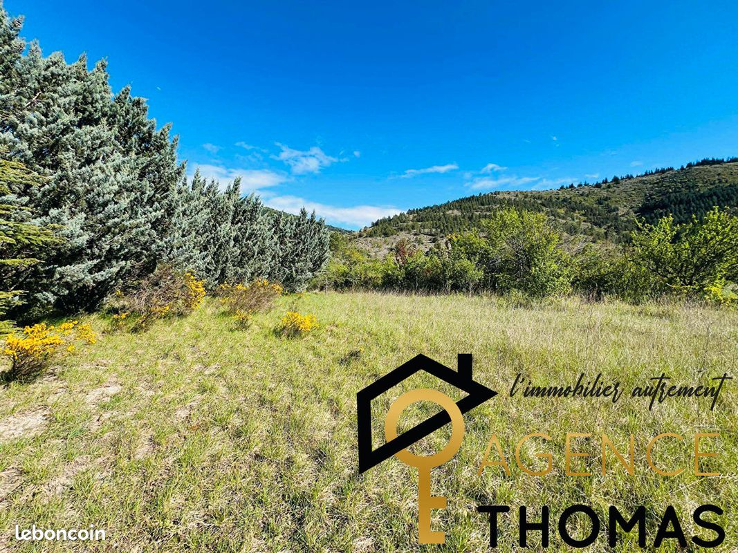 Terrain 1370 m² · à Vesseaux · 1 370 m² · 85 000 €