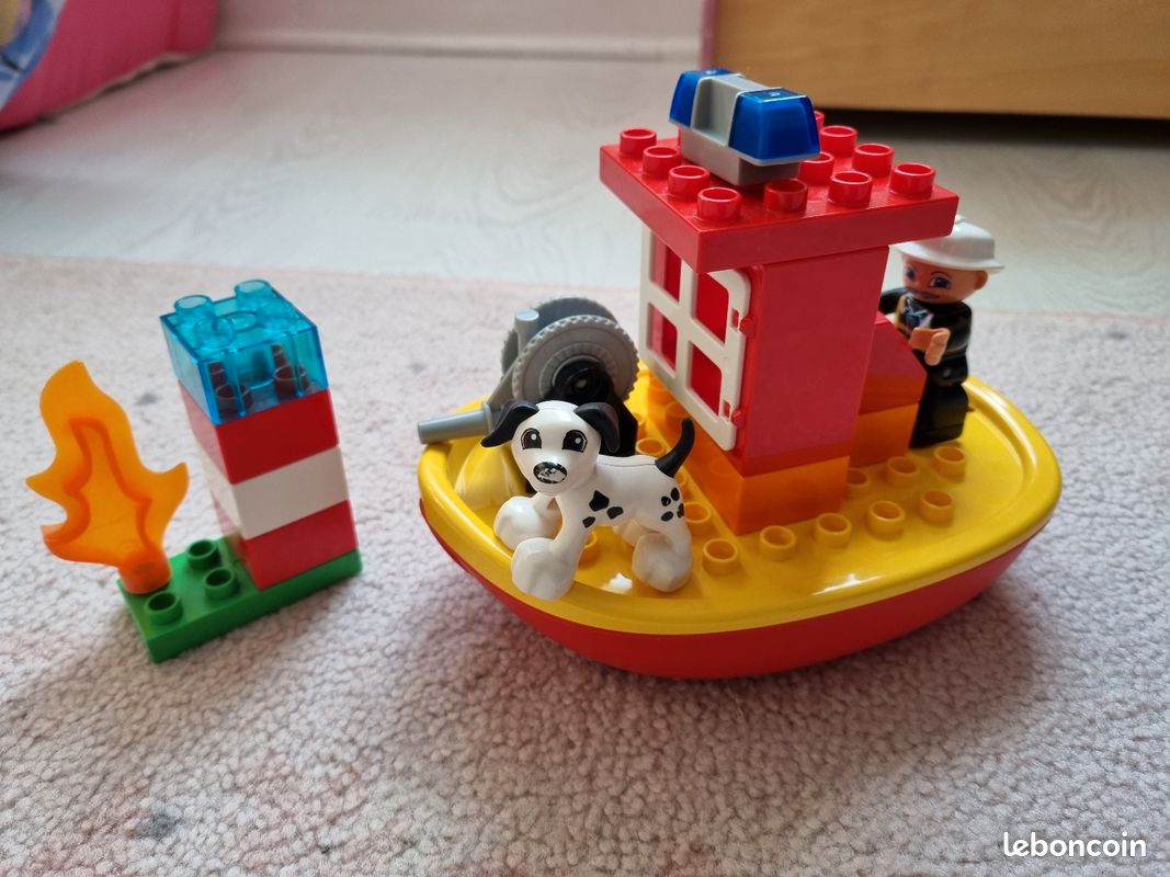LEGO Duplo 10591 - Le bateau des pompiers (image 2)
