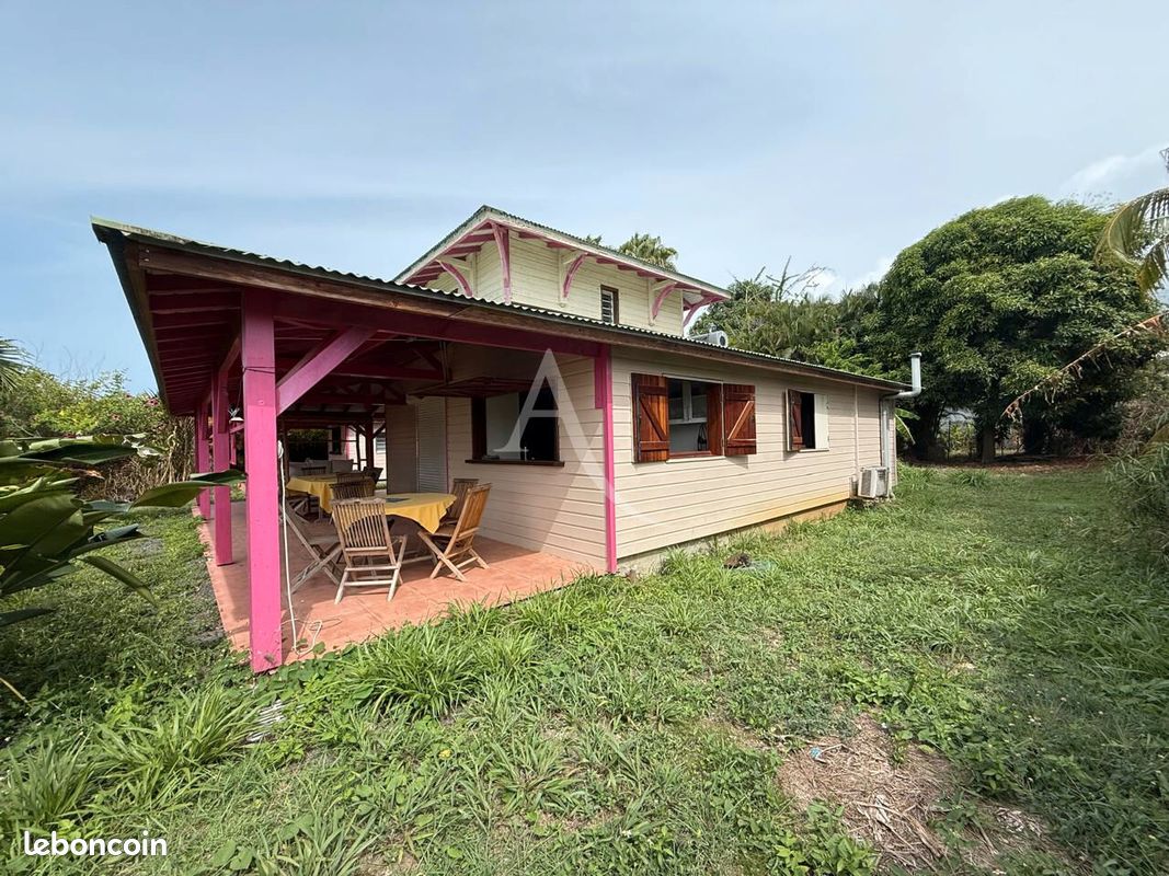 Maison 5 pièces 107 m² · à Sainte-Rose · 107 m² · 365 000 €