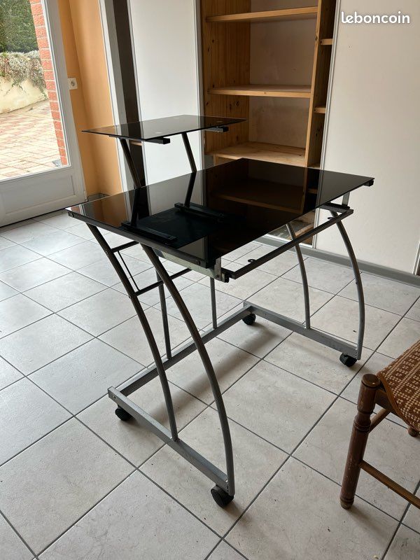 Bureau (image 1)